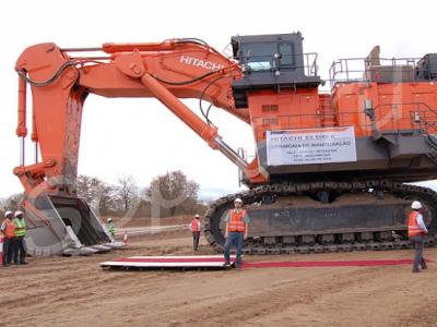   (hitachi)